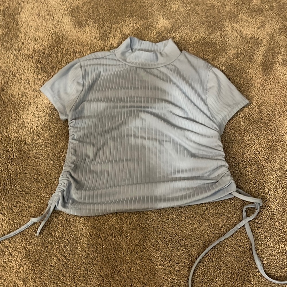 i’m selling a blue top